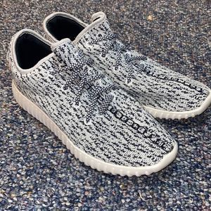 Black & White • Size 40